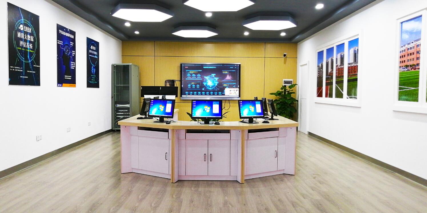 �ǻ�У�@���O